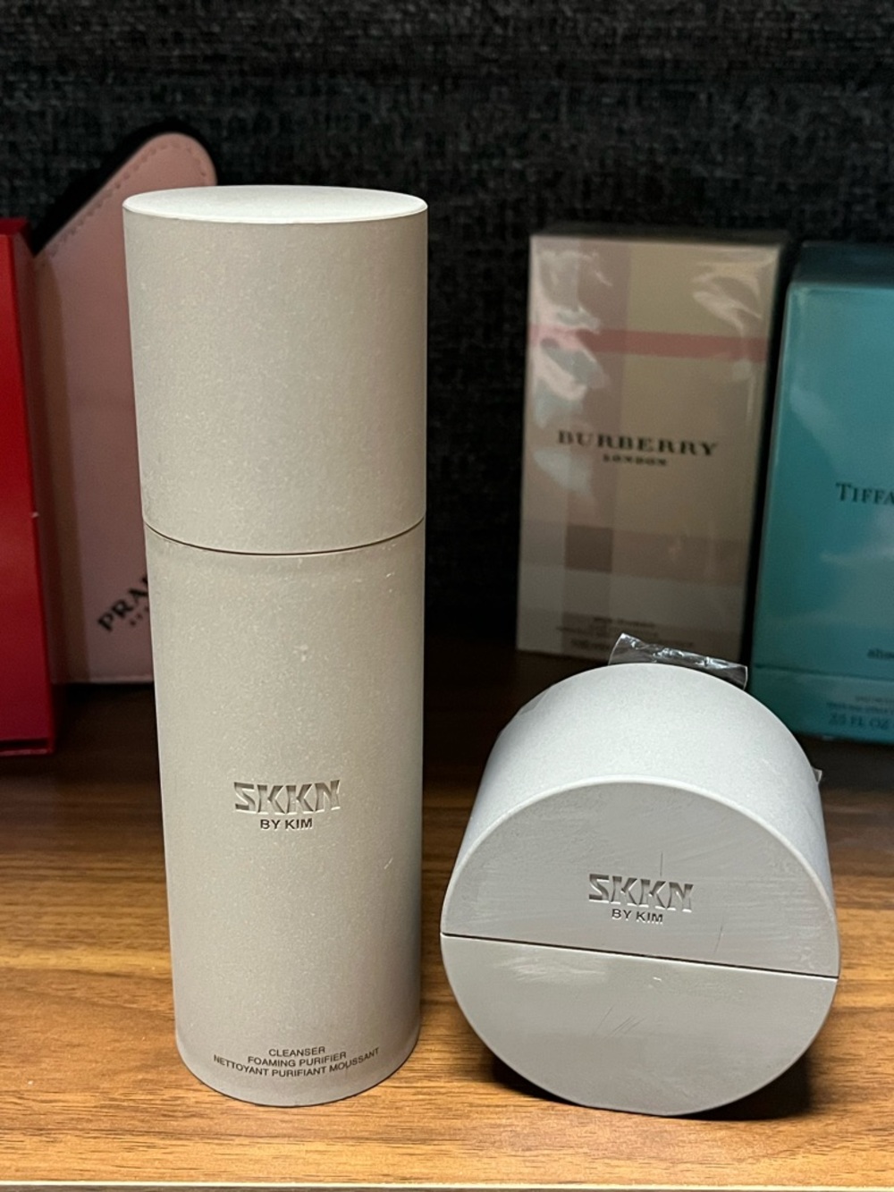 SKINN by Kim Matte Light Gray/White Skincare Set